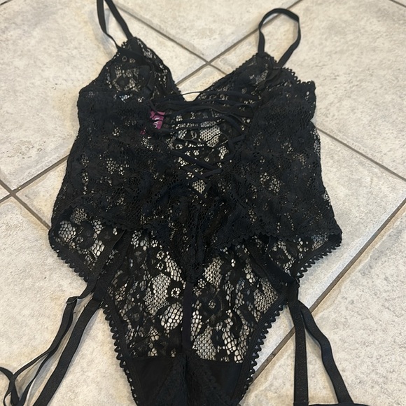 Black Lace Bodysuit with Straps - Picture 5 of 7